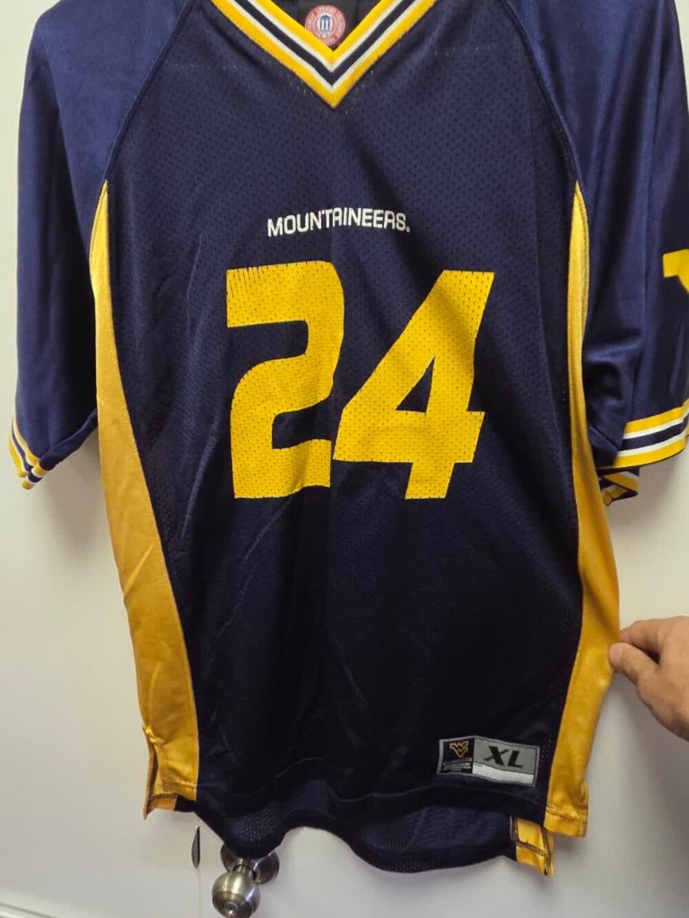 West Virginia Mountaineers Jersey Youth XL 18-20 Genuine Stuff #24 Navy Gold